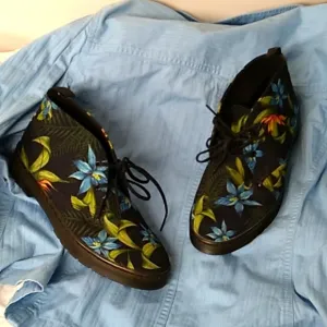 Women's Dr. Martens Daytona floral shoes size 7 💥LIKE NEW💥
