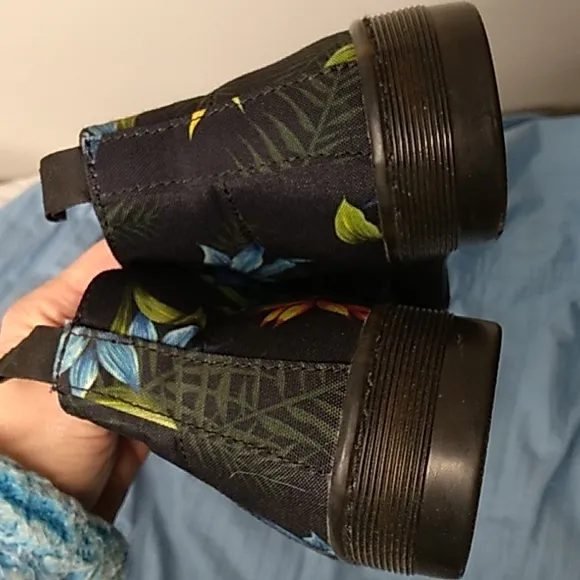 Women's Dr. Martens Daytona floral shoes size 7 💥LIKE NEW💥