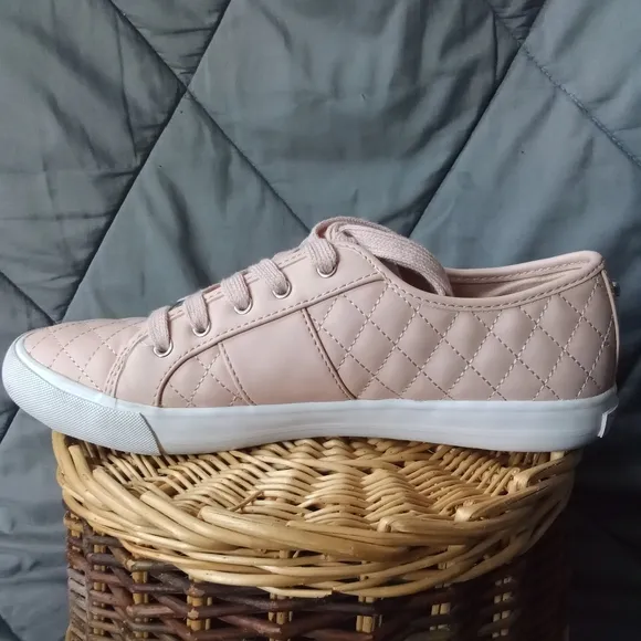 Women's G By Guess Quilted Dusty Rose Faux Leather Lace Up Sneakers Pink &amp; White
