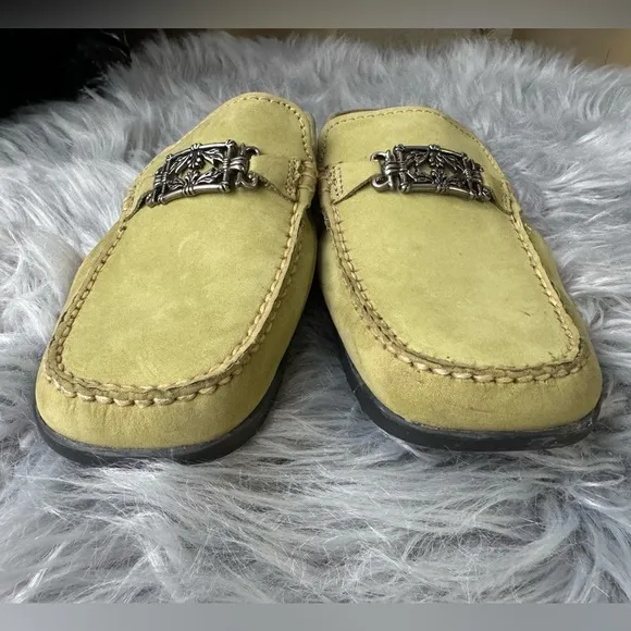 Women's MINNETONKA  Leather Shoes Size 8.5