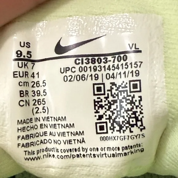 Women’s Nike Quest Size 9.5 Lightweight Mesh Sneakers Gym Running Fitness Shoe