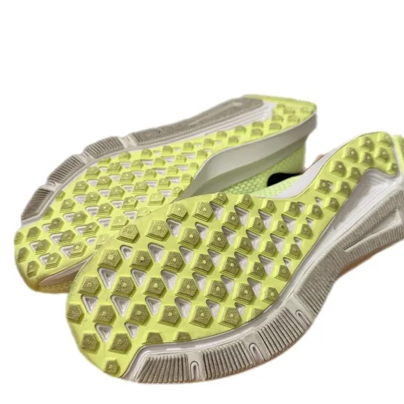 Women’s Nike Quest Size 9.5 Lightweight Mesh Sneakers Gym Running Fitness Shoe