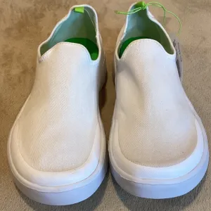 Women's OOmg eeZee Low Shoe in White, Like New with Tags, Size US 8, UK 6, EU 39
