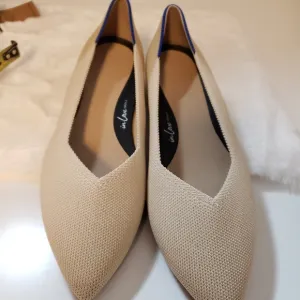 Women's Rothy's The High Point In Sandstone Size 10 Shoes
