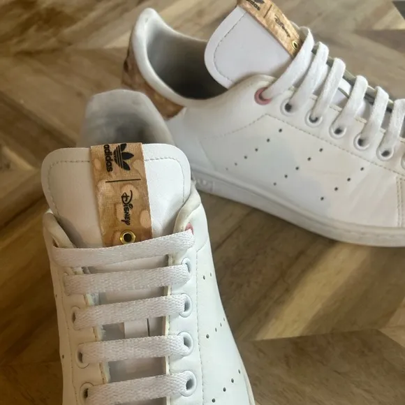 WOMEN'S White Adidas Superstars Stan Smith x Disney Bambi 7.5 Keychain like new