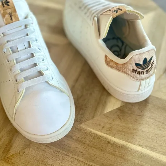 WOMEN'S White Adidas Superstars Stan Smith x Disney Bambi 7.5 Keychain like new