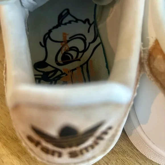 WOMEN'S White Adidas Superstars Stan Smith x Disney Bambi 7.5 Keychain like new