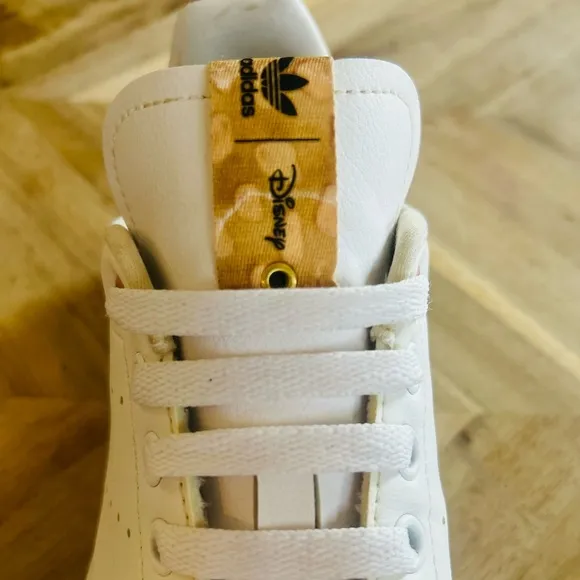 WOMEN'S White Adidas Superstars Stan Smith x Disney Bambi 7.5 Keychain like new