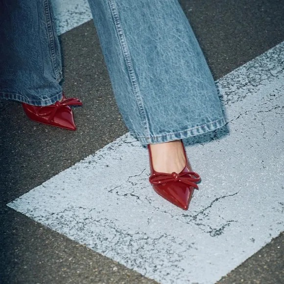 🖤ZARA FAUX PATENT LEATHER BOW HEELED SHOES