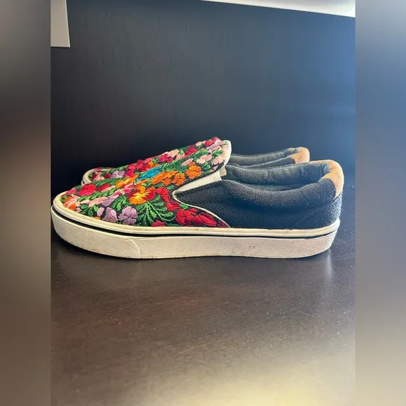Zipak-Na San Antonino Multicolor FloralEmbroidery Sneakers Size 8