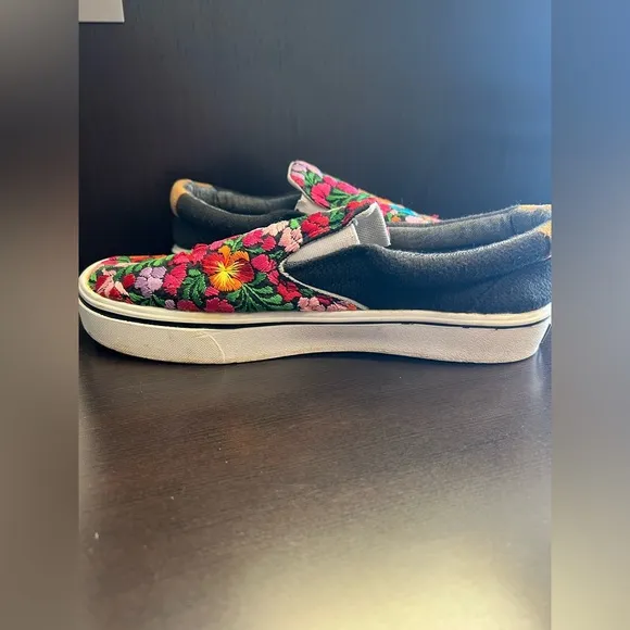 Zipak-Na San Antonino Multicolor FloralEmbroidery Sneakers Size 8