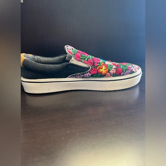 Zipak-Na San Antonino Multicolor FloralEmbroidery Sneakers Size 8