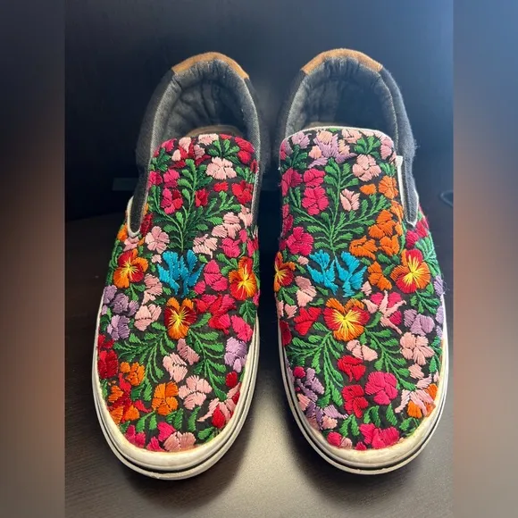 Zipak-Na San Antonino Multicolor FloralEmbroidery Sneakers Size 8