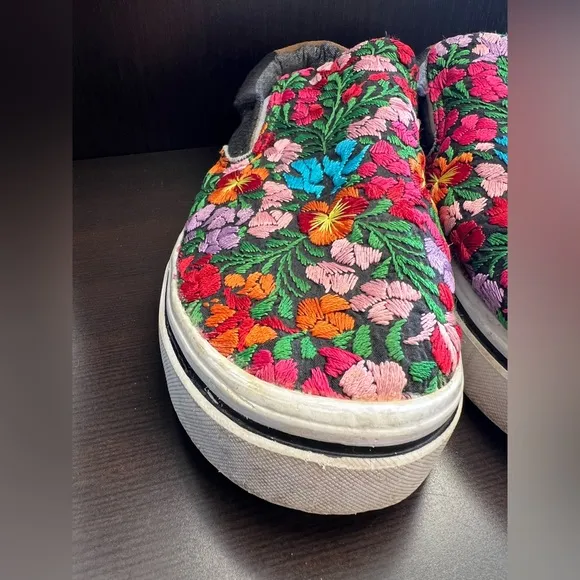 Zipak-Na San Antonino Multicolor FloralEmbroidery Sneakers Size 8